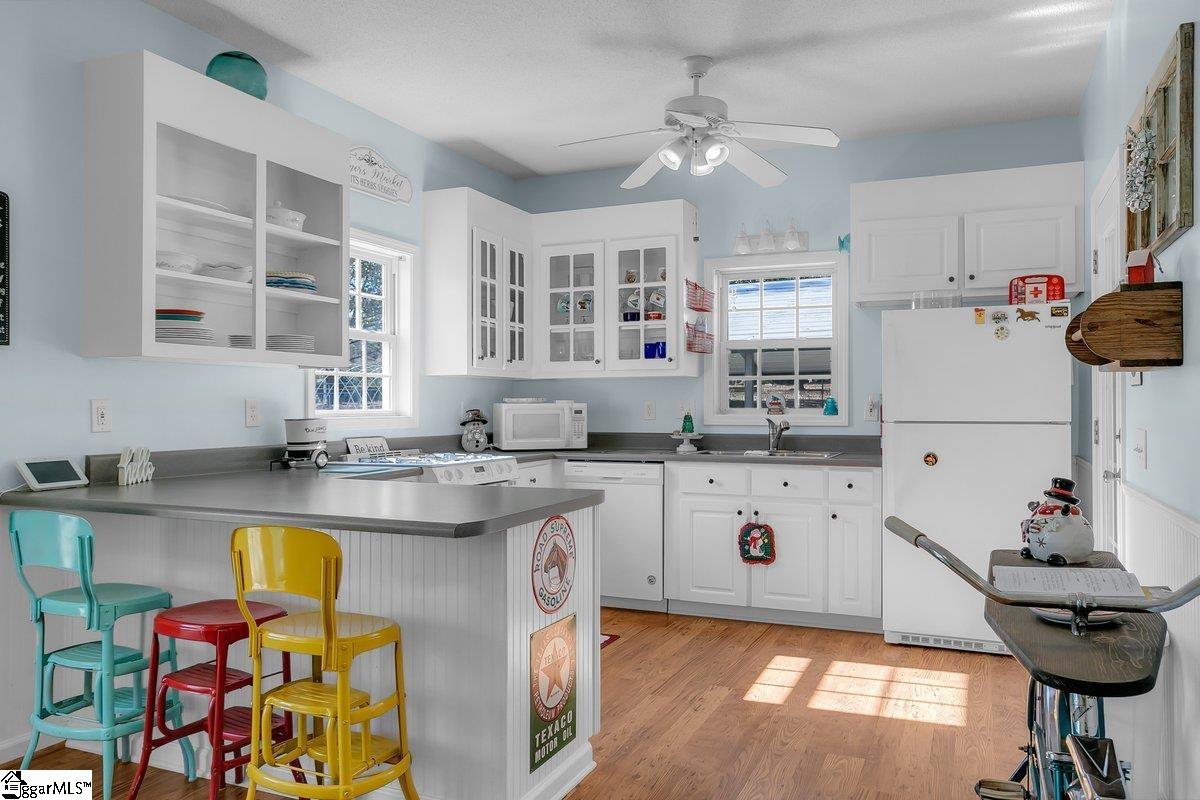 462 Stewart Road Fountain Inn, SC 29644 - Photo 7 of 32