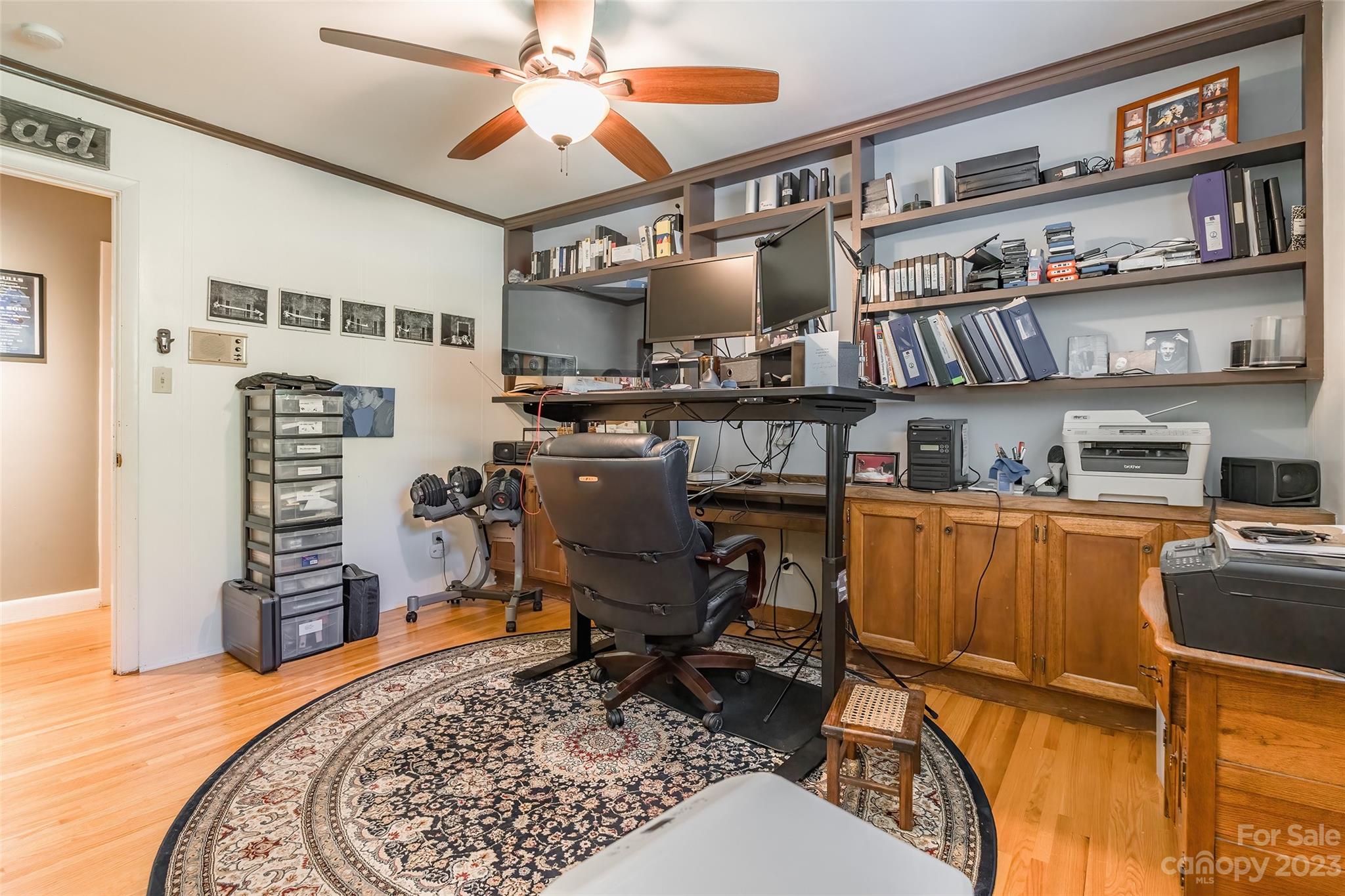 6916 Thermal Road Charlotte, NC 28211 - Photo 23 of 47 a workspace with furniture