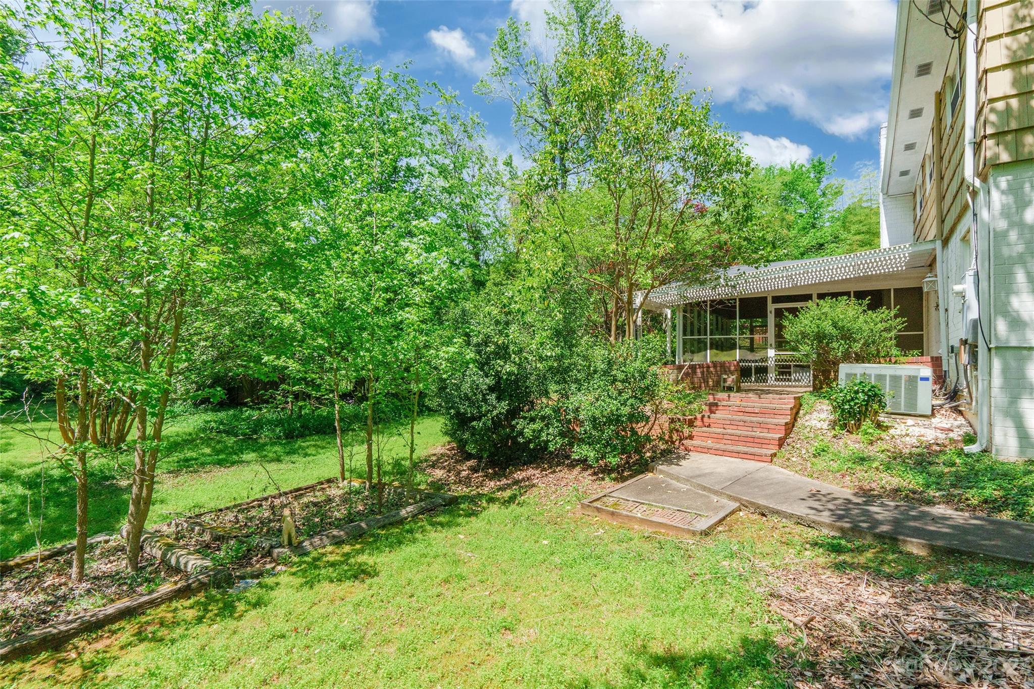 6916 Thermal Road Charlotte, NC 28211 - Photo 41 of 47 a view of yard with green space