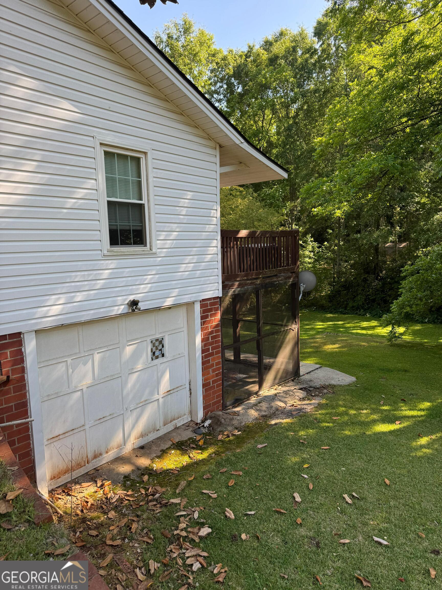 609 West Main Street Thomaston, GA 30286 - Photo 5 of 27 a backyard of a house