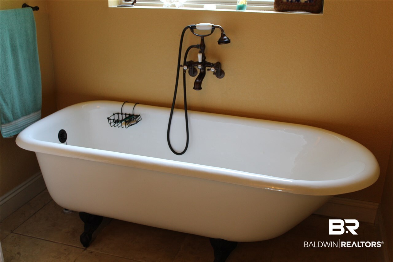 9051 Hammock Road Elberta, AL 36530 - Photo 27 of 32 Old time Clawfoot tub