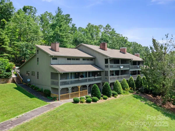 $325,000 | 439 Fairway Lane, Spruce Pine, NC 28777