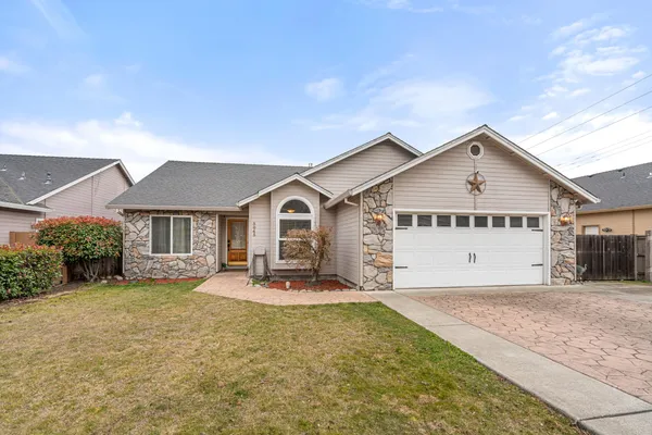 $429,900 | 3043 Colonial Avenue, Medford, OR 97504