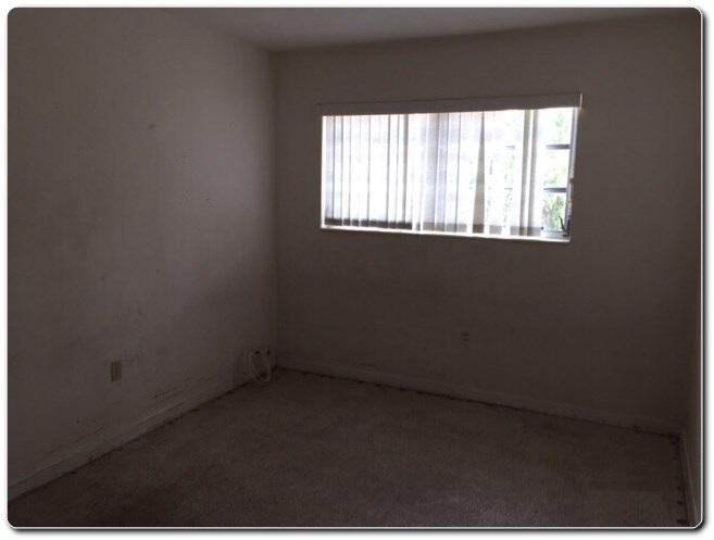 344 Bayside Road Palm Springs, FL 33461 - Photo 5 of 10 6.jpg