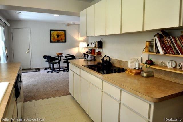 29525 Sugar Spring Road Farmington, MI 48334 - Photo 19 of 25 19-kitchen.jpg