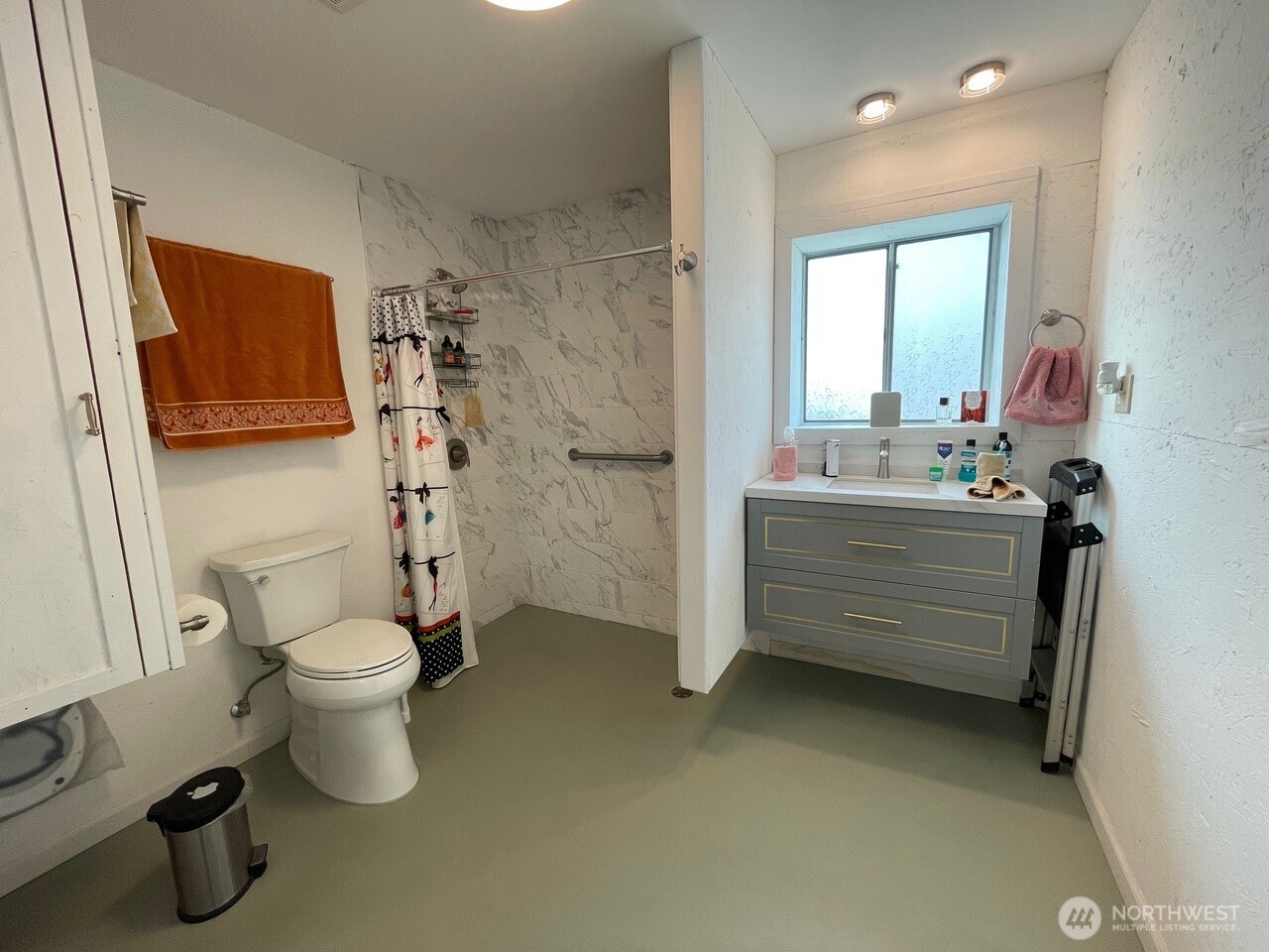 136 Eastlake Road Oroville, WA 98844 - Photo 15 of 20 a bathroom with a sink toilet and shower