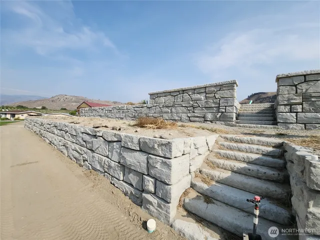 $400,000 | 136 Eastlake Road, Oroville, WA 98844