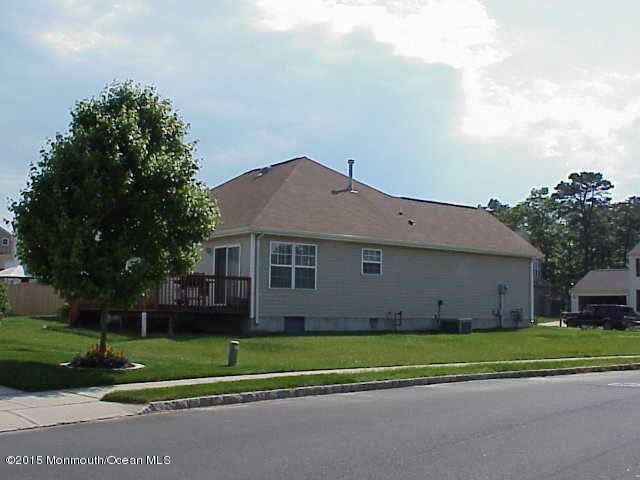 61 Timberline Road Bayville, NJ 08721 - Photo 5 of 19 ZigarelliSideViewMLS