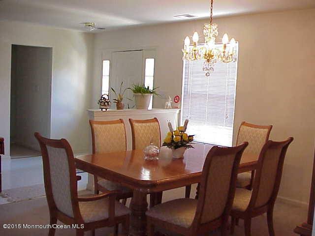 61 Timberline Road Bayville, NJ 08721 - Photo 9 of 19 ZigarelliDining6-8-05