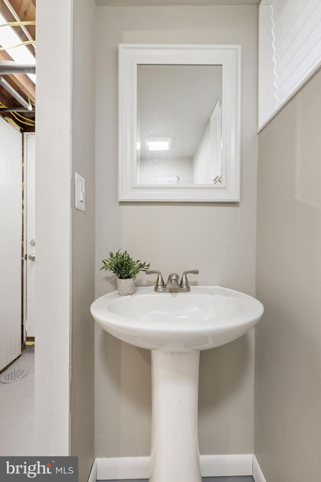 5535 Oakland Road Baltimore, MD 21227 - Photo 35 of 41 Gallery Image 35