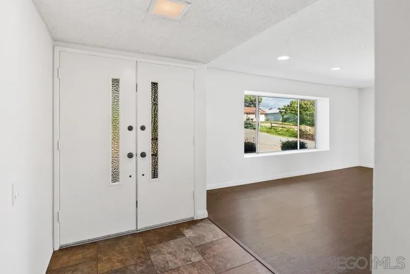 1257 Cresthill Road El Cajon, CA 92021 - Photo 7 of 31 Gallery Image 7
