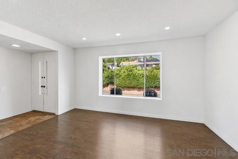 1257 Cresthill Road El Cajon, CA 92021 - Photo 9 of 31 Gallery Image 9