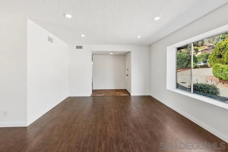1257 Cresthill Road El Cajon, CA 92021 - Photo 10 of 31 Gallery Image 10