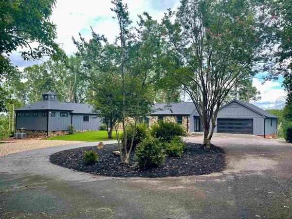 $899,900 | 380 Indian Creek Road, Spartanburg, SC 29302