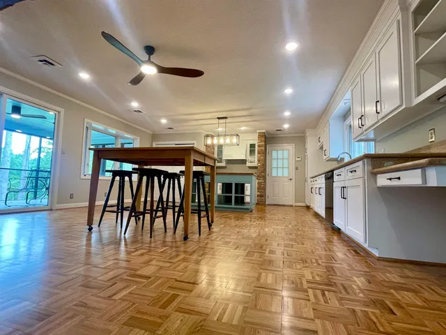 $949,900 | 380 Indian Creek Road, Spartanburg, SC 29302