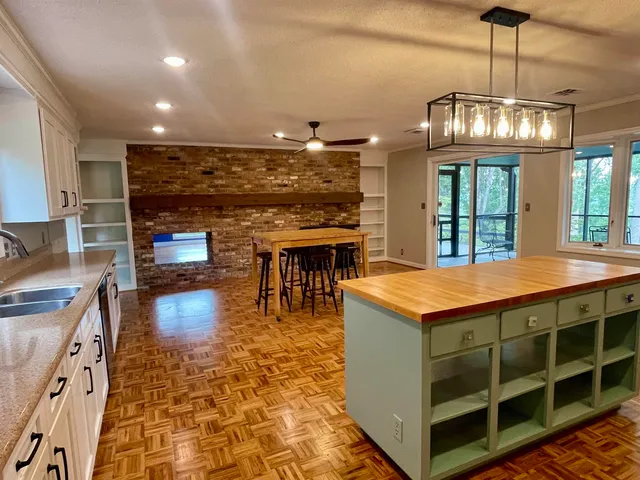 $949,900 | 380 Indian Creek Road, Spartanburg, SC 29302