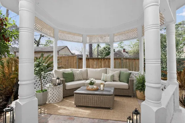 $559,900 | 112 Kirkwood Lane, Conroe, TX 77304