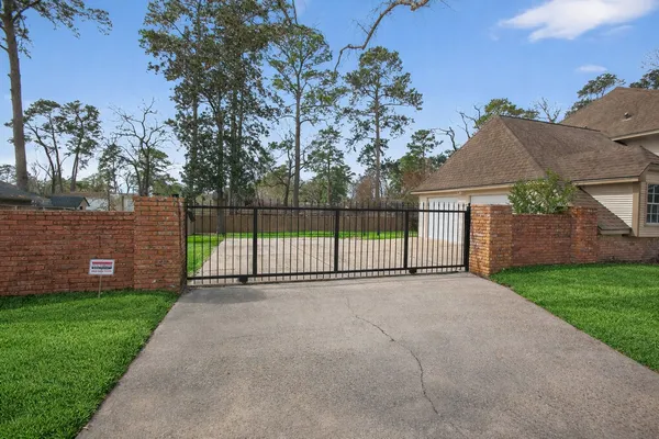 $559,900 | 112 Kirkwood Lane, Conroe, TX 77304