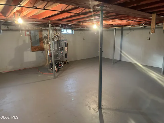 $189,900 | 100 Clizbe Avenue, Amsterdam, NY 12010