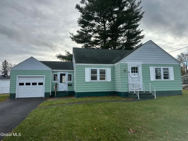 $189,900 | 100 Clizbe Avenue, Amsterdam, NY 12010