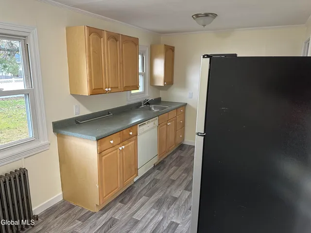 $189,900 | 100 Clizbe Avenue, Amsterdam, NY 12010