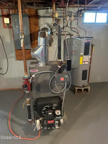 $189,900 | 100 Clizbe Avenue, Amsterdam, NY 12010