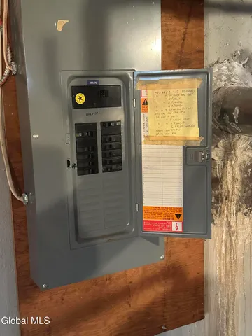 $189,900 | 100 Clizbe Avenue, Amsterdam, NY 12010