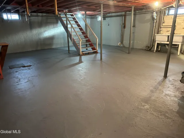 $189,900 | 100 Clizbe Avenue, Amsterdam, NY 12010