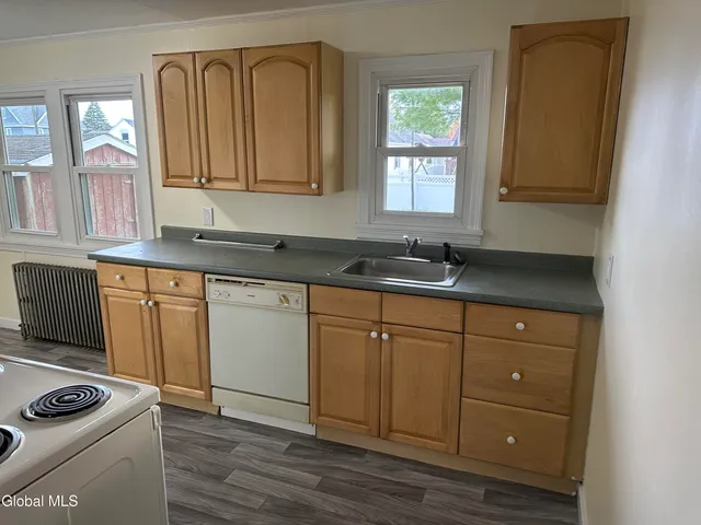 $189,900 | 100 Clizbe Avenue, Amsterdam, NY 12010