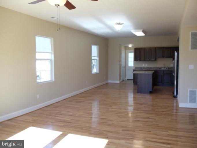 4010 Chatham Road Baltimore, MD 21207 - Photo 11 of 24 Living Room