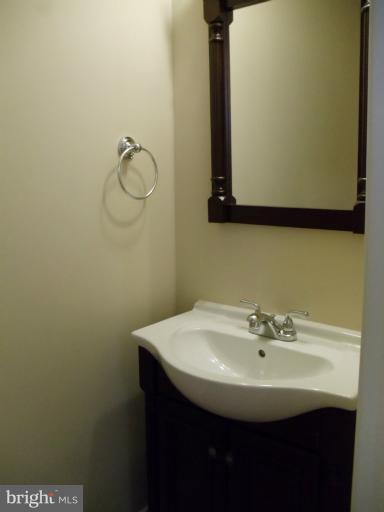 4010 Chatham Road Baltimore, MD 21207 - Photo 14 of 24 Bath