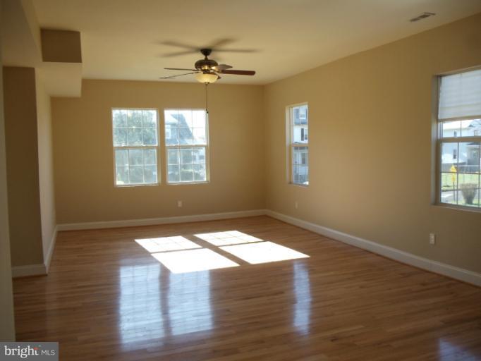 4010 Chatham Road Baltimore, MD 21207 - Photo 9 of 24 Living Room