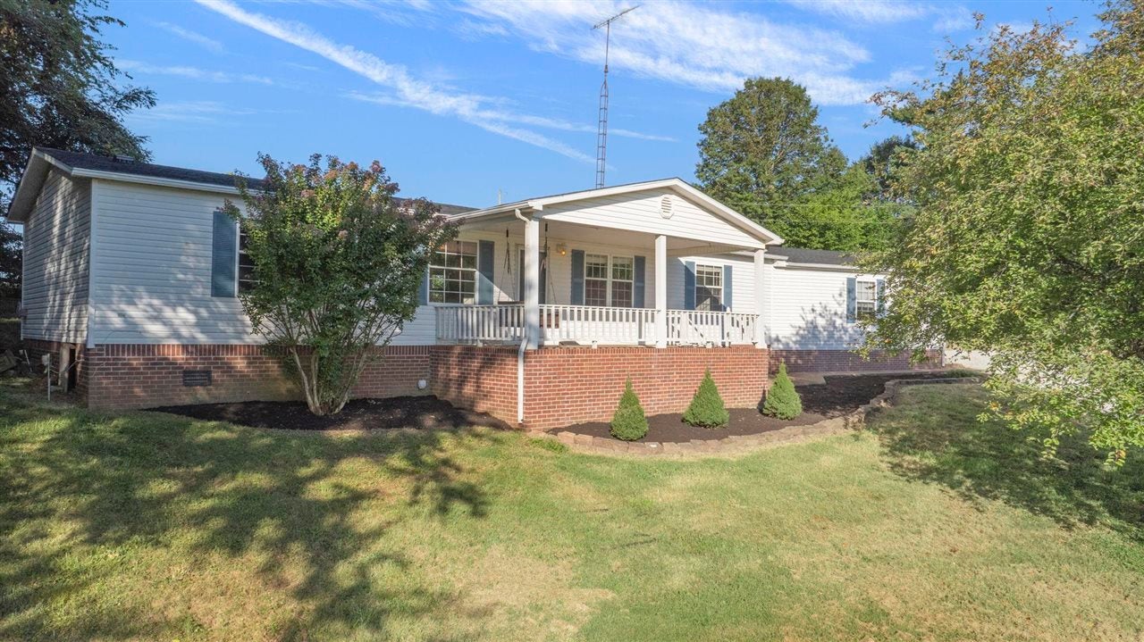 9155 Glasgow Road Smiths Grove, KY 42171 - Photo 1 of 29 Gallery Image 1