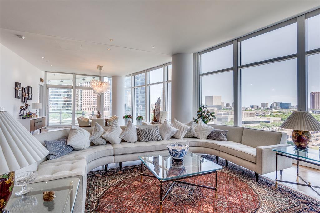 1918 Olive Street, Unit 701 Dallas, TX 75201 - Photo 5 of 40 Living Room