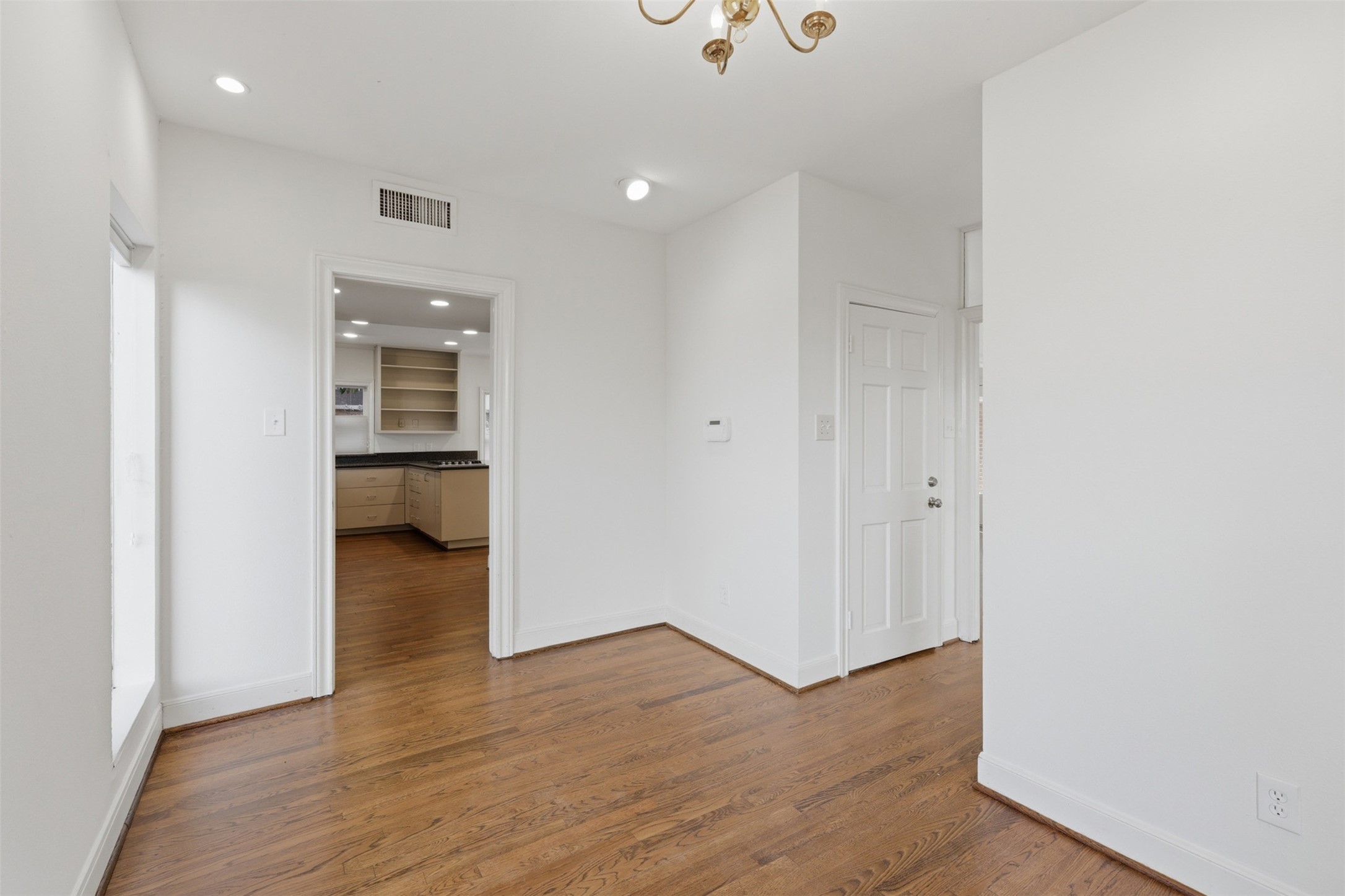 2132 Tangley Street Houston, TX 77005 - Photo 11 of 39 Breakfast area