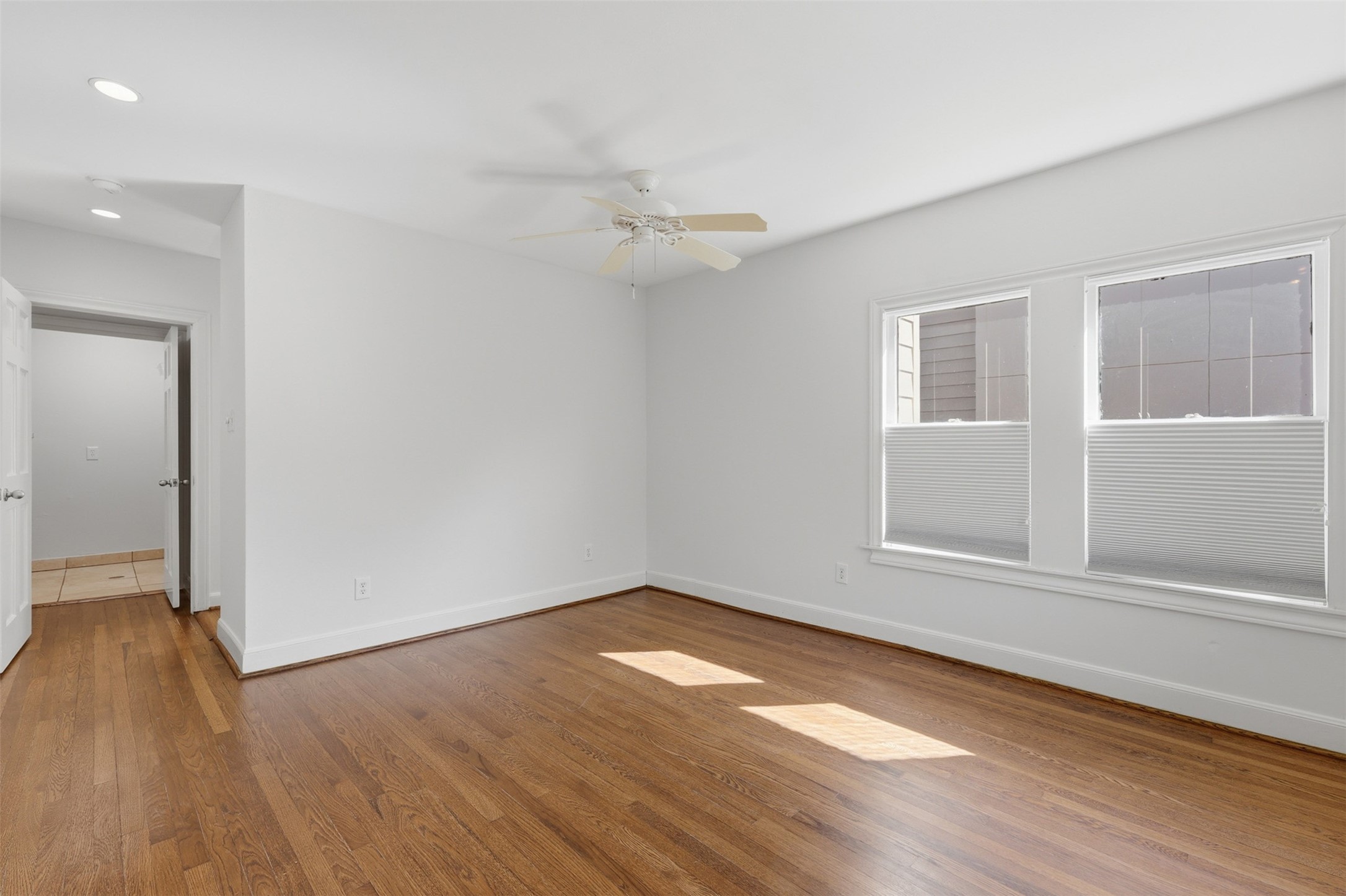 2132 Tangley Street Houston, TX 77005 - Photo 17 of 39 Primary bedroom upstairs