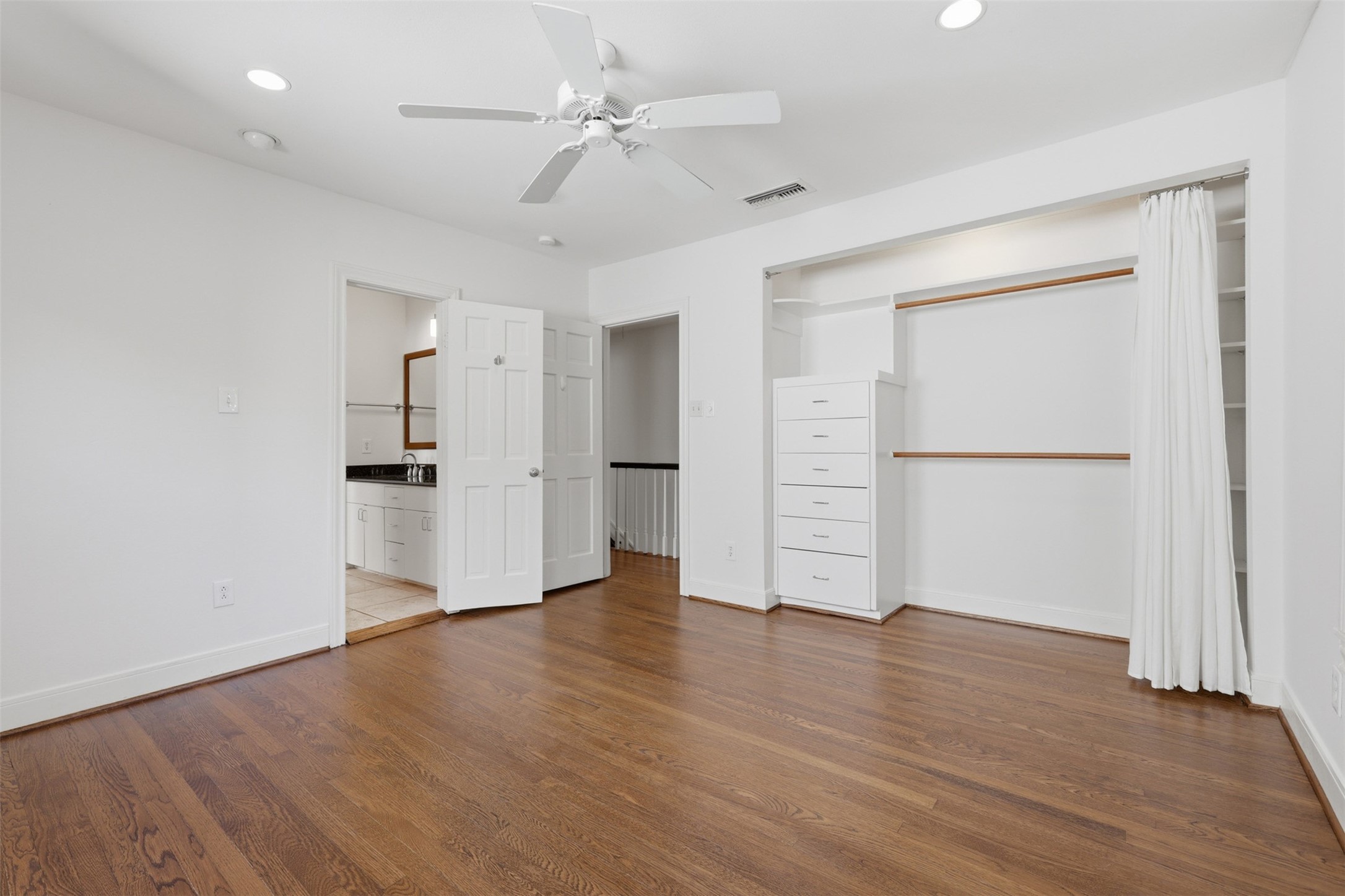 2132 Tangley Street Houston, TX 77005 - Photo 24 of 39 Secondary bedroom