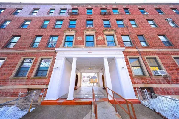 $325,000 | 8320 Bay Parkway, Unit C21 | Bensonhurst