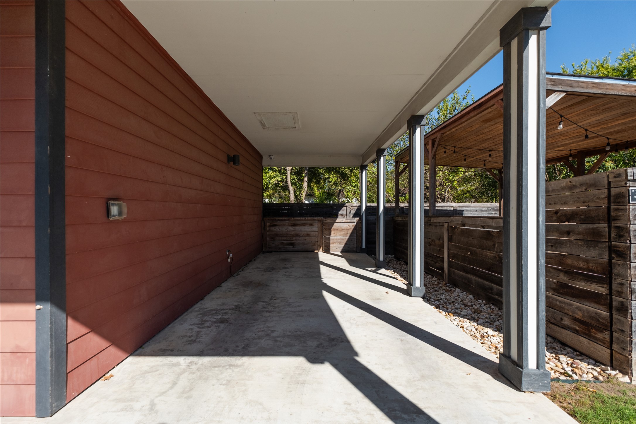 7601 Bethune Avenue, Unit B Austin, TX 78752 - Photo 30 of 39 a view of a balcony