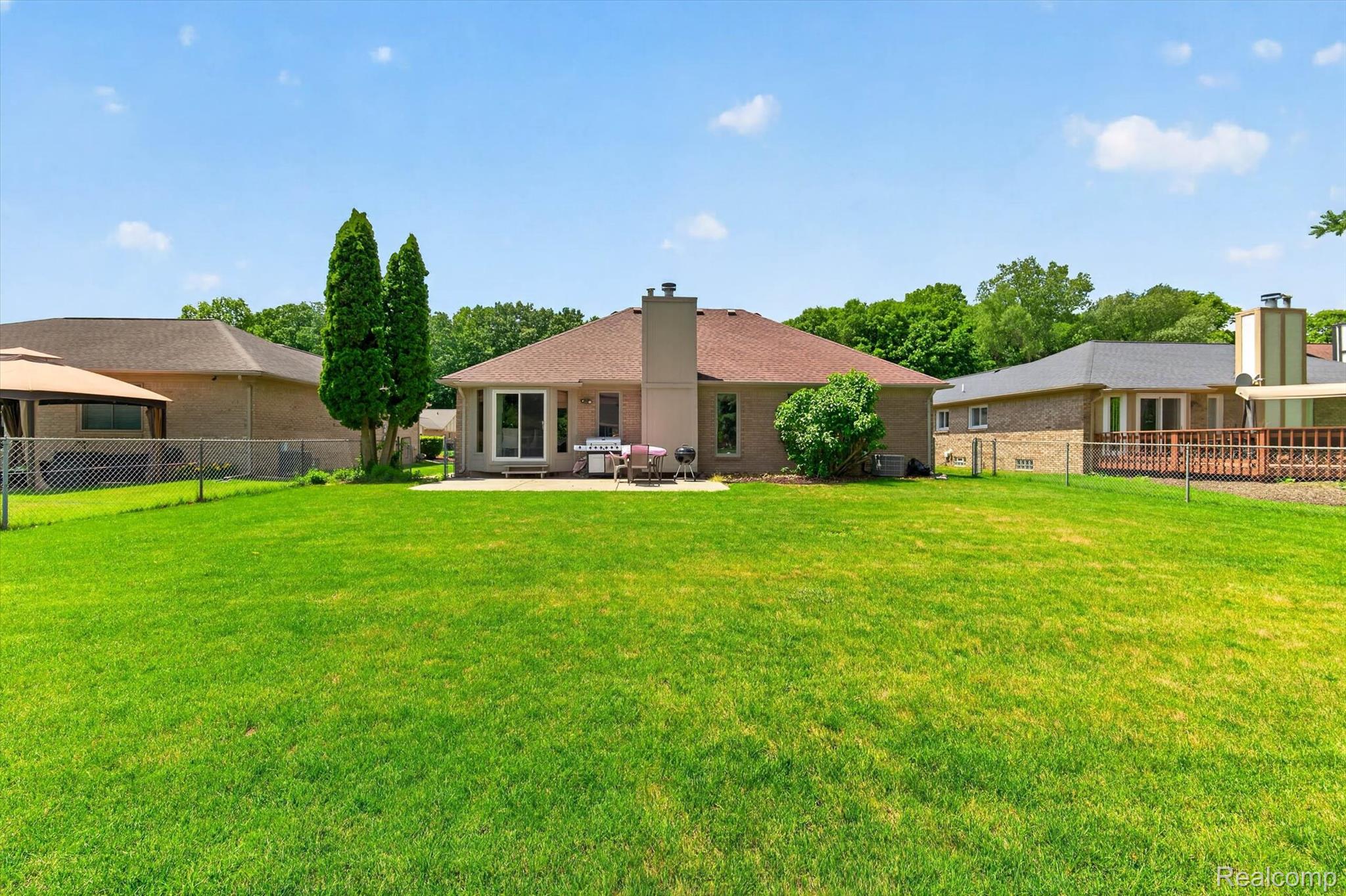 46362 Springhill Drive Utica, MI 48317 - Photo 43 of 59 Expansive backyard featuring a manicured lawn