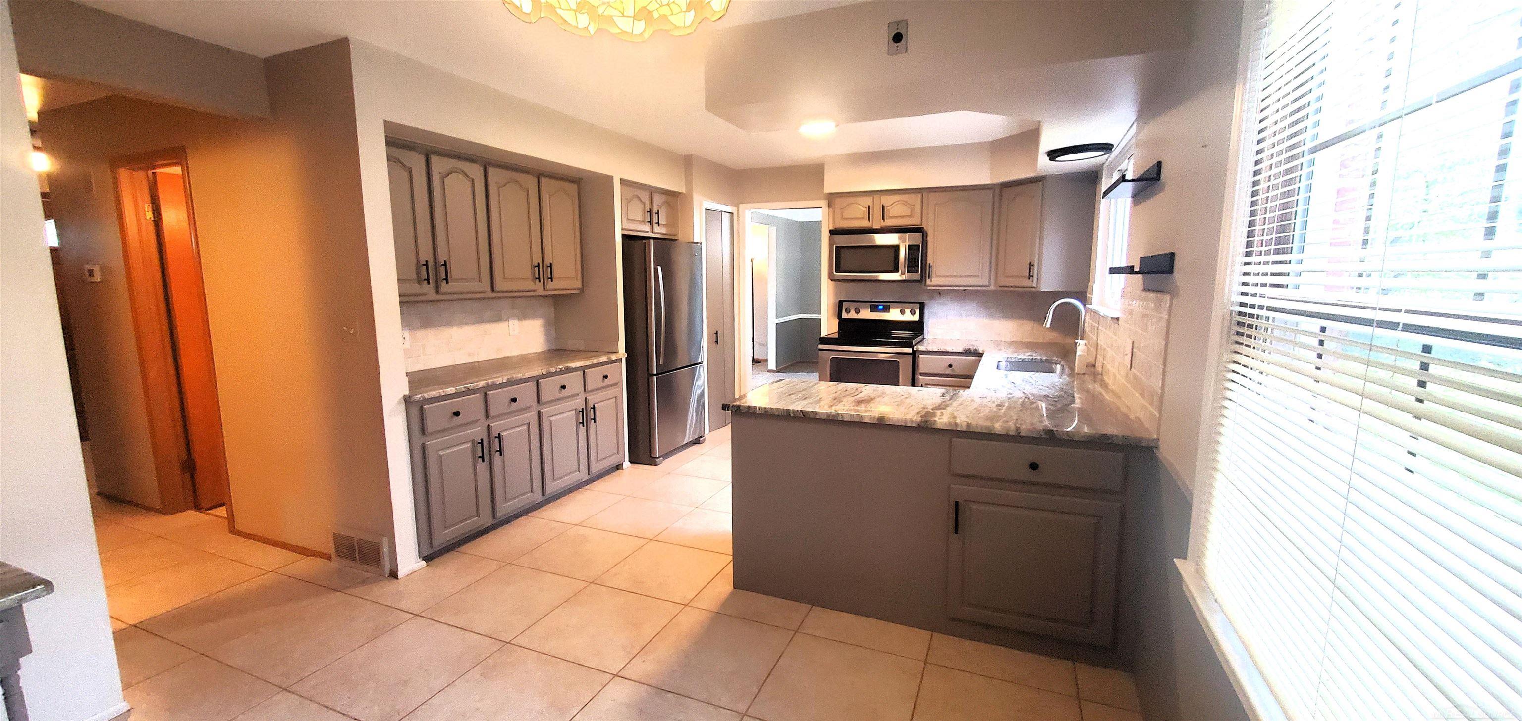411 Broadleaf Drive Rochester, MI 48306 - Photo 15 of 73 50128763-4ff49a4c-6c2c-4f59-85d4-55238c05ed96.JPG
