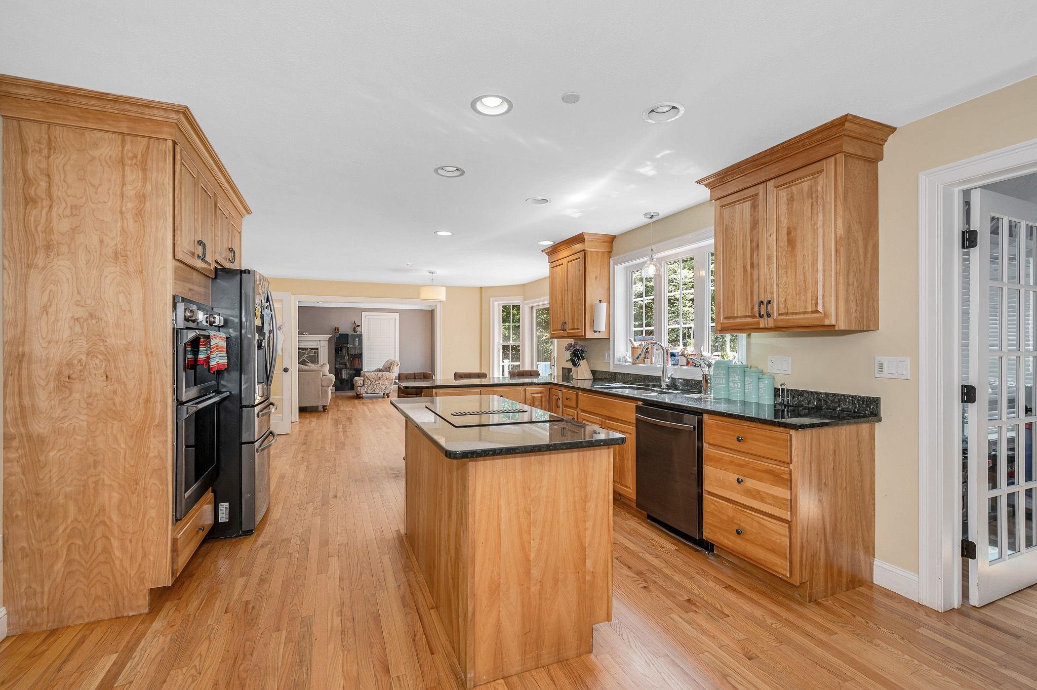 7 Oak Ridge Drive Atkinson, NH 03811 - Photo 5 of 37