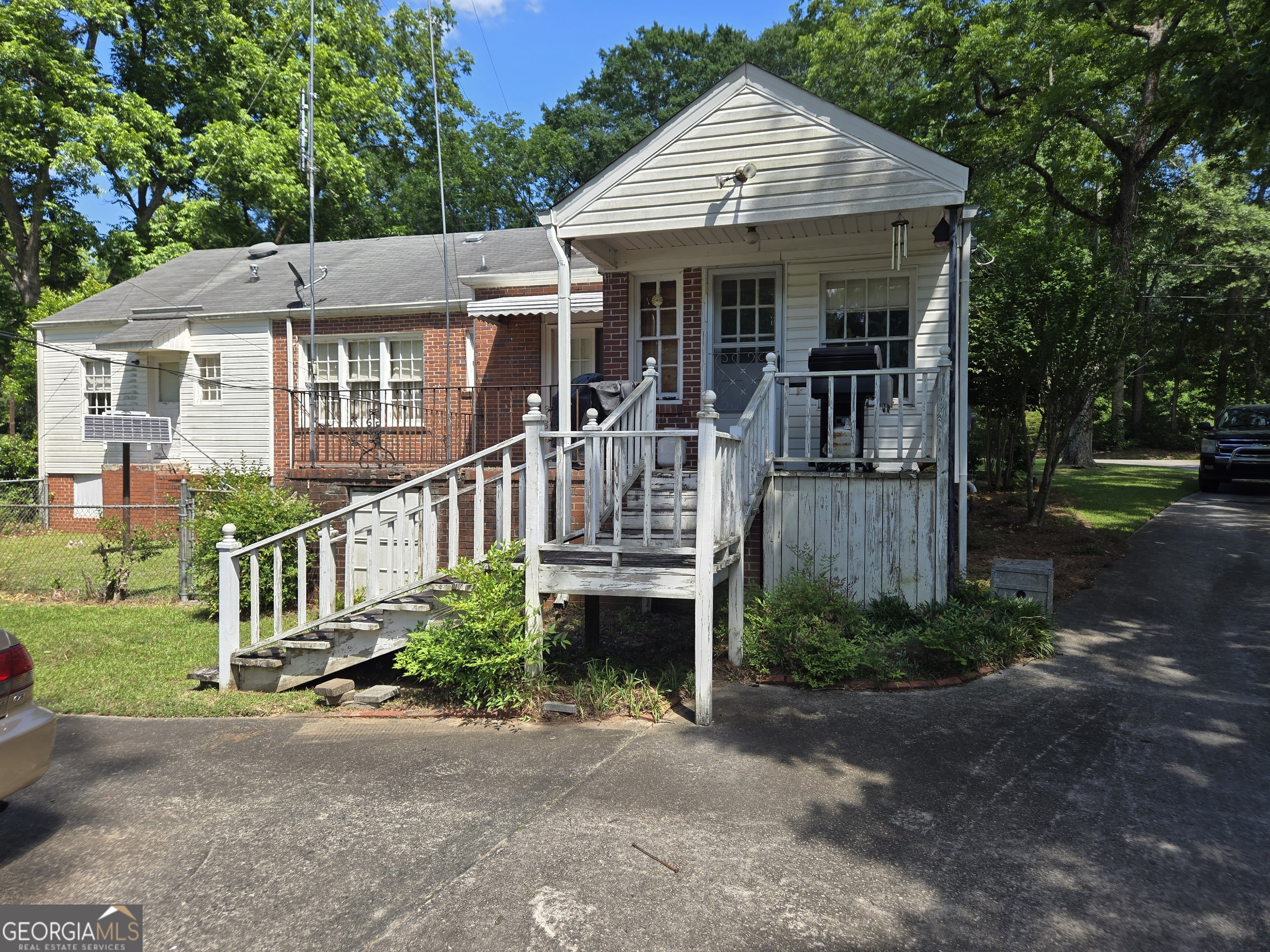 909 Thomaston Street Barnesville, GA 30204 - Photo 4 of 22