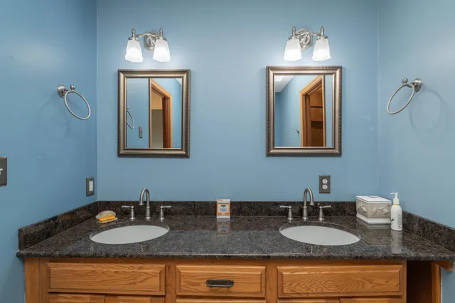 $674,900 | W12041 497th Avenue, Prescott, WI 54021