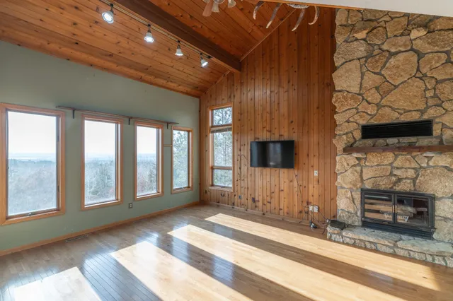 $674,900 | W12041 497th Avenue, Prescott, WI 54021