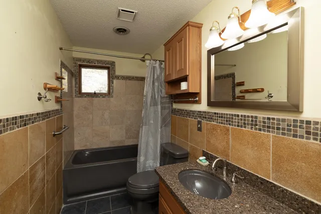 $674,900 | W12041 497th Avenue, Prescott, WI 54021