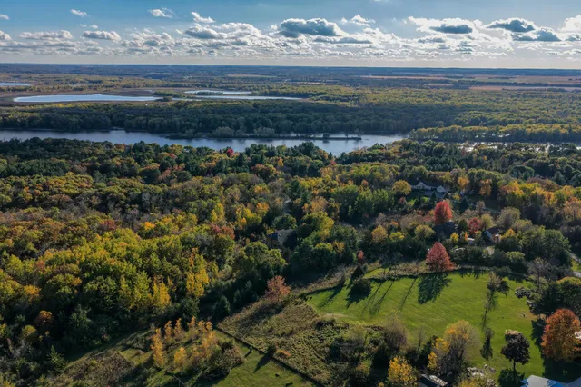 $674,900 | W12041 497th Avenue, Prescott, WI 54021