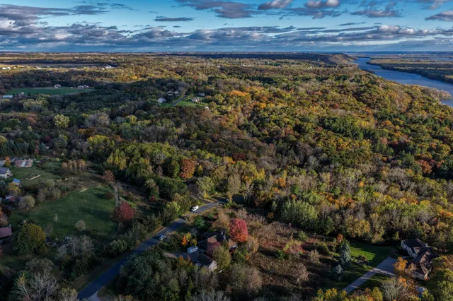 $674,900 | W12041 497th Avenue, Prescott, WI 54021