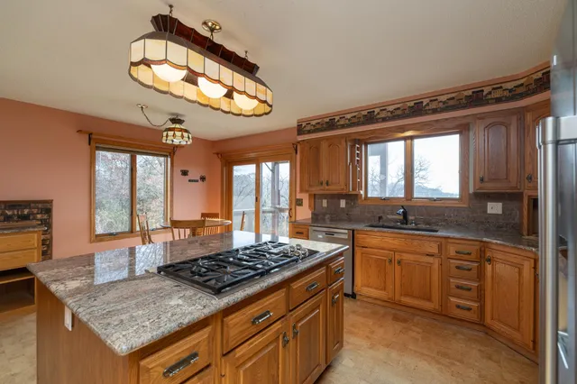 $674,900 | W12041 497th Avenue, Prescott, WI 54021