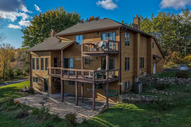$674,900 | W12041 497th Avenue, Prescott, WI 54021